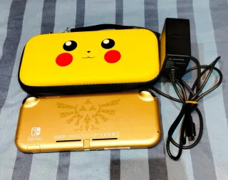 Zelda Nintendo Switch Lite Gold + custodia Pikachu