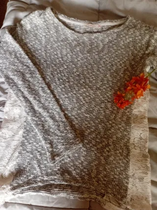 Jersey Bershka gris y blanco talla M
