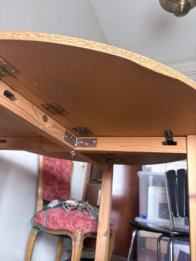 Mesa redonda plegable sin acabado