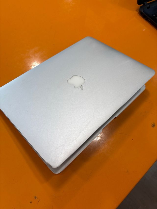 MacBook Air A1369 (2011) - No enciende