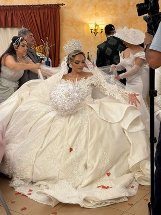Vestido de Novia Gitana y traje de novio gitano