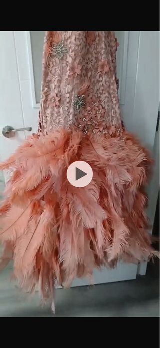 vestido  Plumas salmon