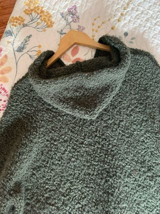 Chaqueta punto verde con capucha