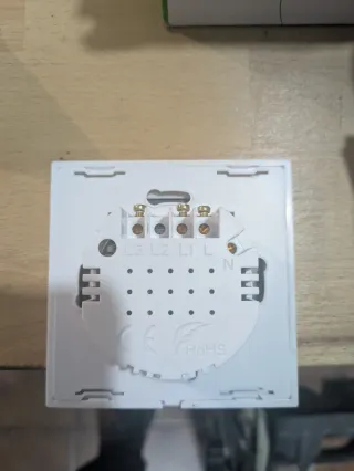 Interruptores WiFi Táctiles Blancos, y termostato 
