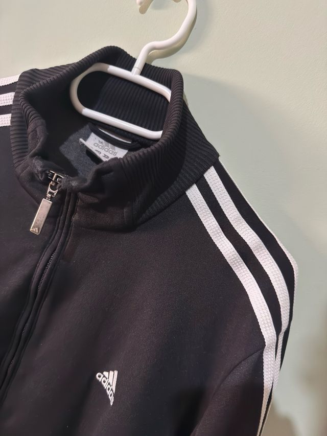 Sudadera Adidas Negra con Rayas Blancas