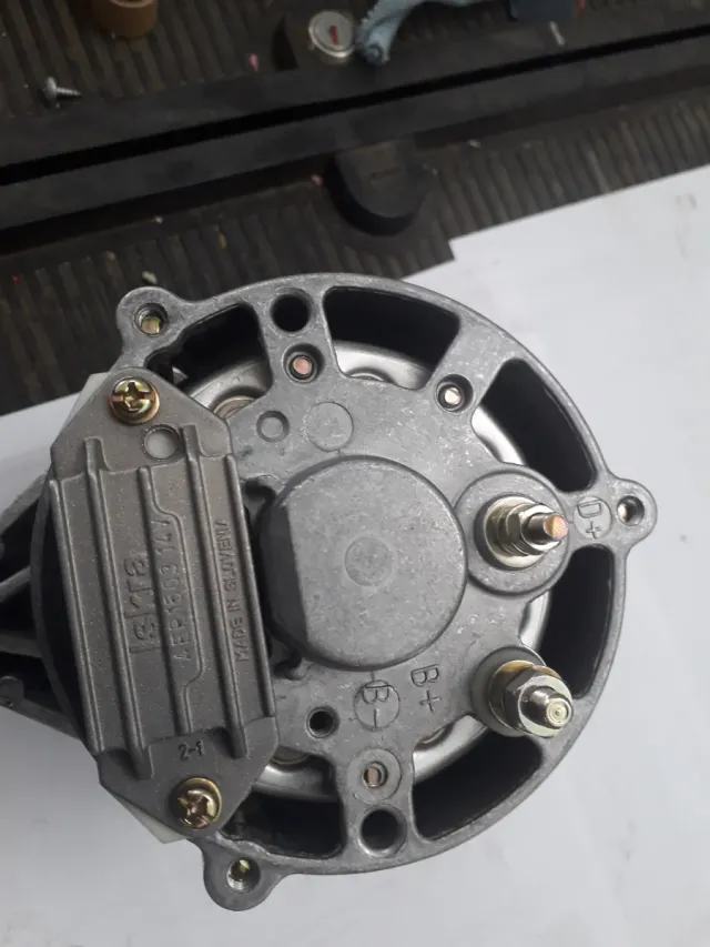 Alternador Iskra 14V 33A