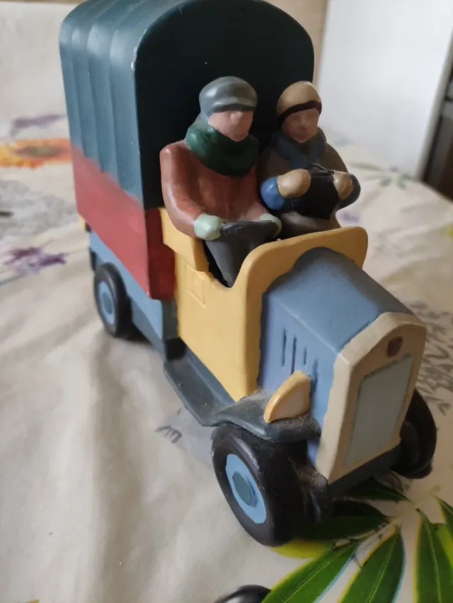 Camioneta antigua decorativa