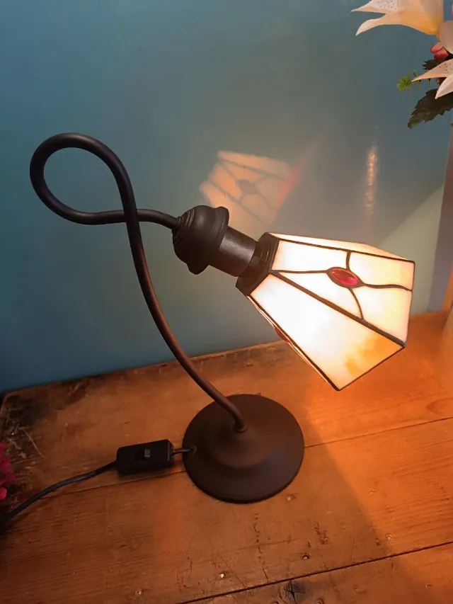 Lámpara de mesa Tiffany cristal y metal