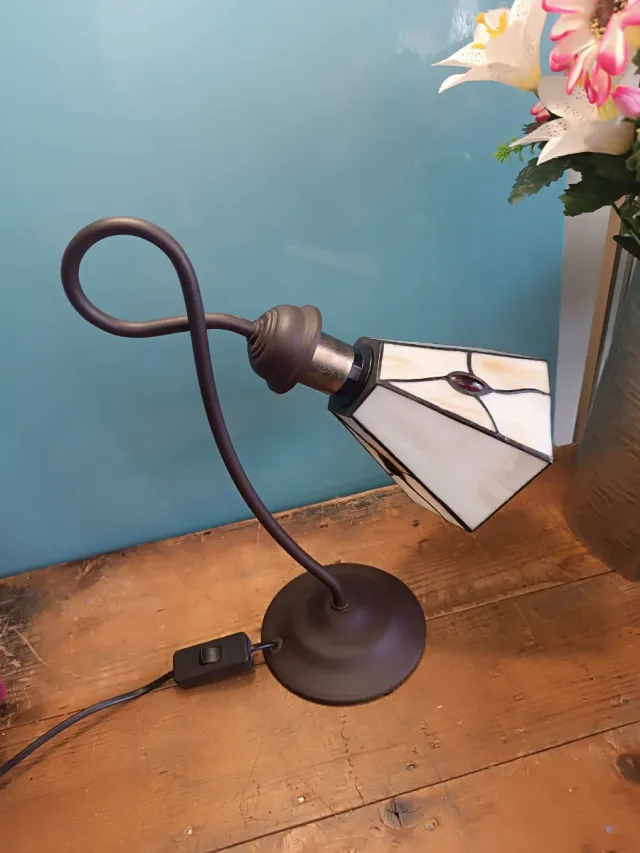 Lámpara de mesa Tiffany cristal y metal