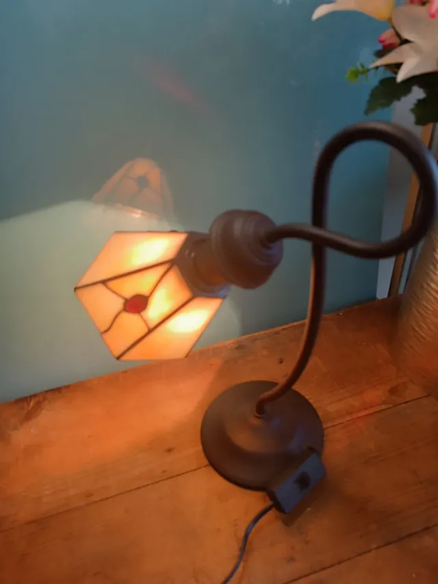 Lámpara de mesa Tiffany cristal y metal