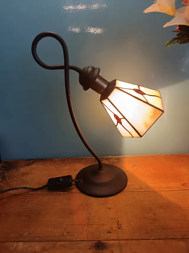 Lámpara de mesa Tiffany cristal y metal
