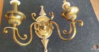 3 lampade da parete e comodini in metallo dorato