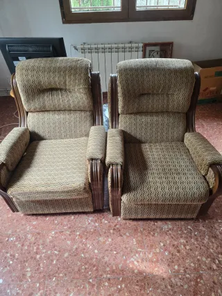 2 poltrone da salotto in tessuto e legno