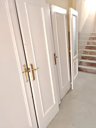 Puerta de madera maciza 80 euros por unidad 
