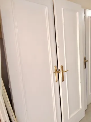 Puerta de madera maciza 80 euros por unidad 