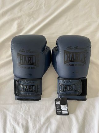 Guantes de Boxeo y Comba de Cuero marca Charlie 