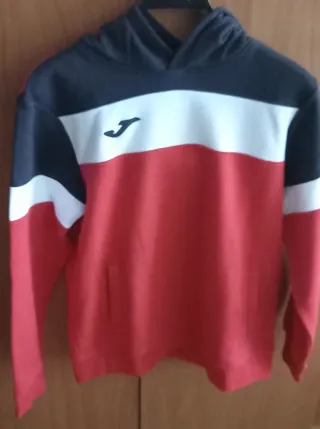 Sudadera Joma Negra, Roja y Blanca con capucha.