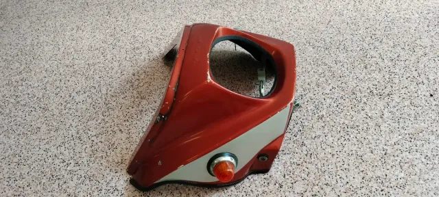 Cúpula moto clásica naranja