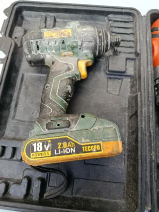 Taladro a batería y cargador