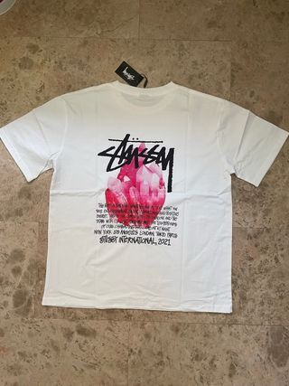 Camiseta Stussy Blanca con Diseño Gráfico