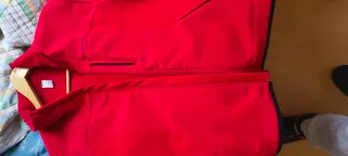 Cazadora de invierno roja