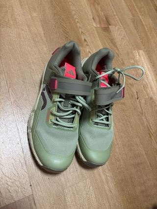 Adidas Zapatilla Deportiva unisex 
Talla 40