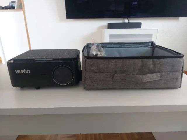 Proyector Vimius K1 con funda gris