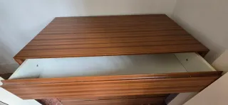 Cajonera de madera marrón