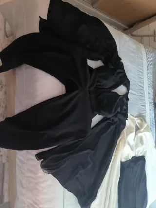 Mono negro y mono beige/negro