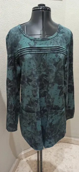 Blusa verde y azul con bolsillos