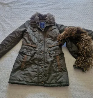 Abrigo Khujo verde con capucha