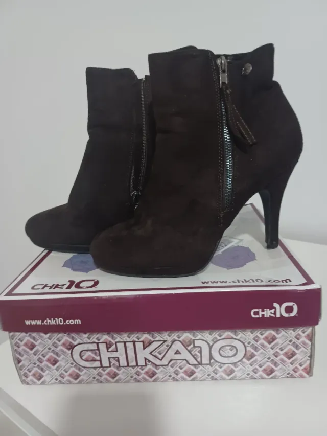 Botines tacón marrón terciopelo Chika10