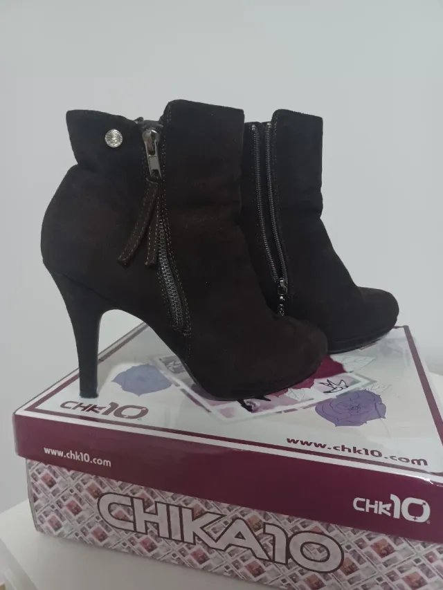 Botines tacón marrón terciopelo Chika10
