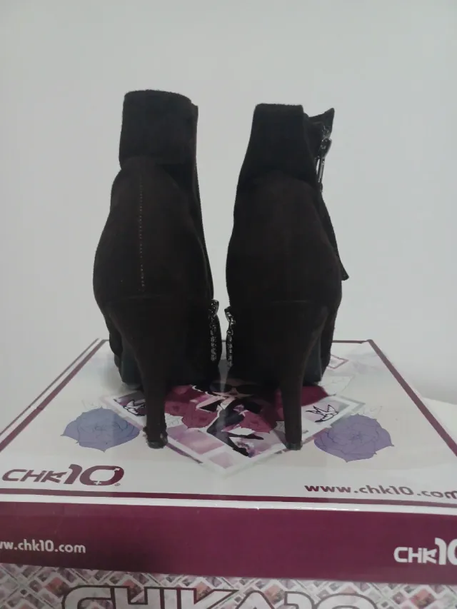 Botines tacón marrón terciopelo Chika10