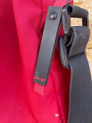 Bolso bandolera Levi's rojo hombre