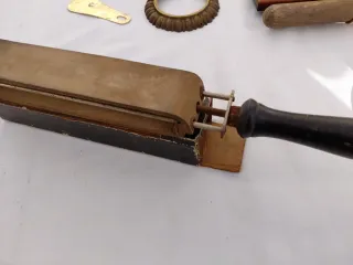 Affilacoltelli da barbiere antico