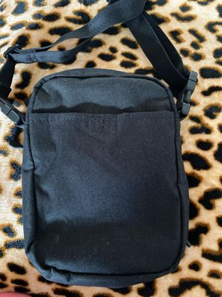Riñonera bandolera Nike negra