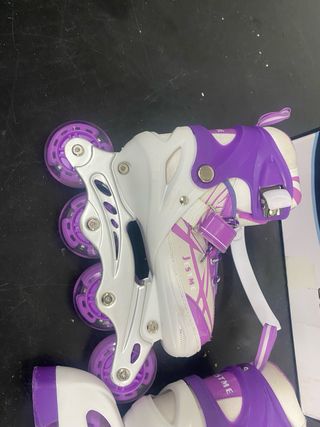 Patines infantiles morados con luces