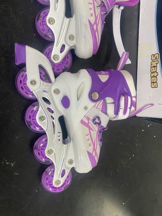 Patines infantiles morados con luces
