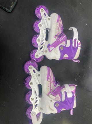 Patines infantiles morados con luces