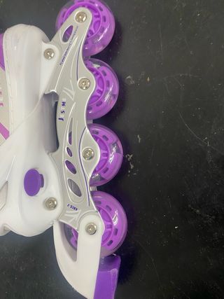 Patines infantiles morados con luces
