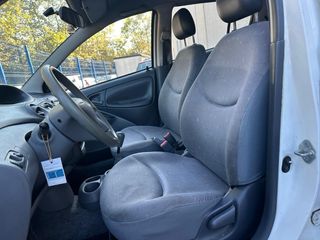 Toyota Yaris 1.0 gasolina 115 mil km unico dueño
