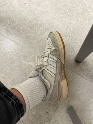 Zapatillas Adidas Forum Beige y Blancas