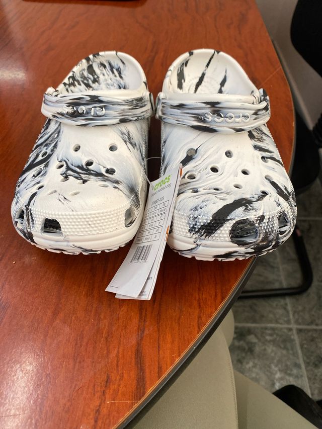 Crocs Blancos y Negros