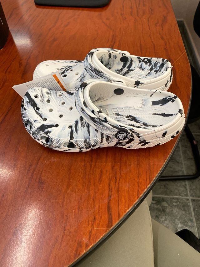 Crocs Blancos y Negros