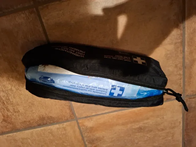 Botiquín Mercedes-Benz Primeros Auxilios