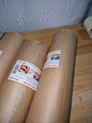 Papel con cinta adhesiva 45 cm x 20 m