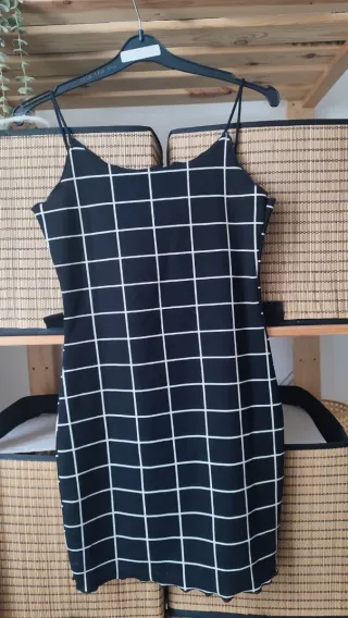 Vestido cuadros negro tirantes
