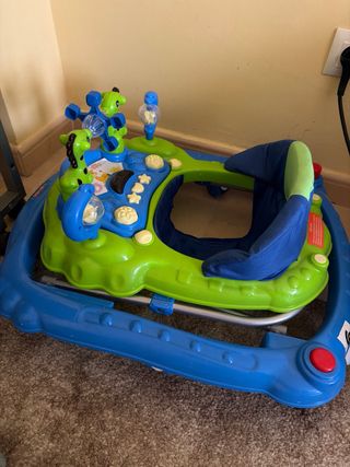 Baby walker con giocattoli