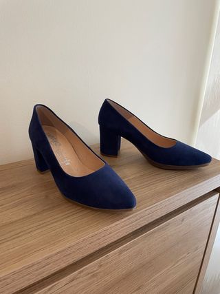 Zapatos de tacón de piel azul